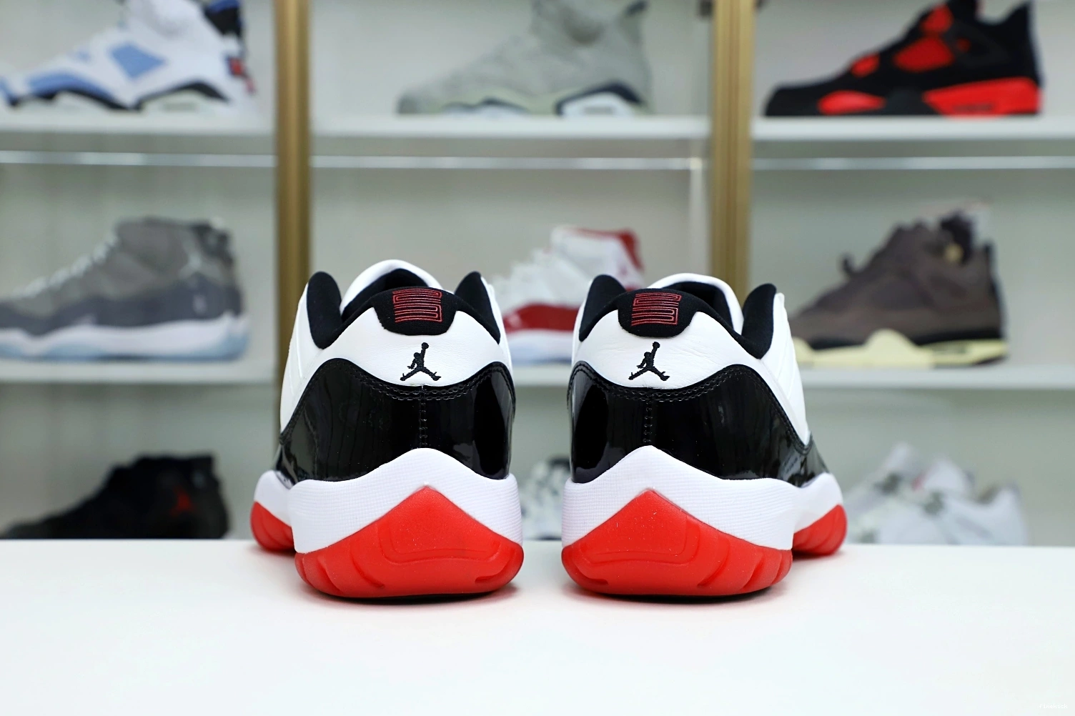 AIR WHITE 11 JORDAN BRED LOW 0716